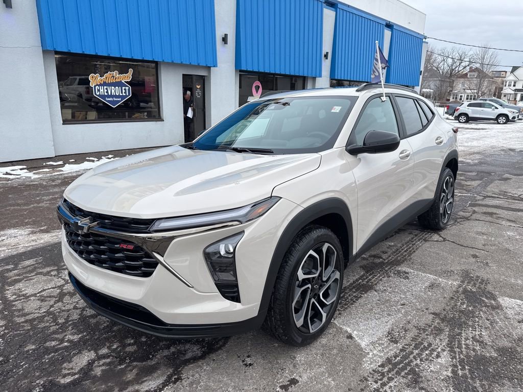 Used 2026 Chevrolet Trax RS w/ Sunroof Package image 1