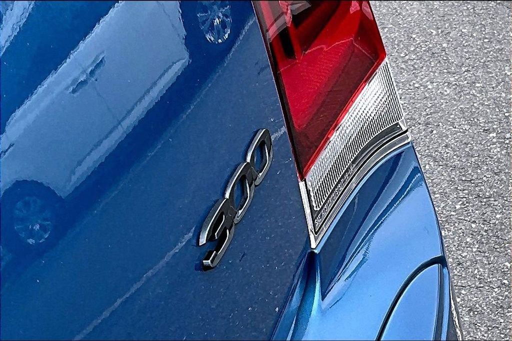 Used 2023 Chrysler 300 Touring w/ Sport Appearance Package image 22