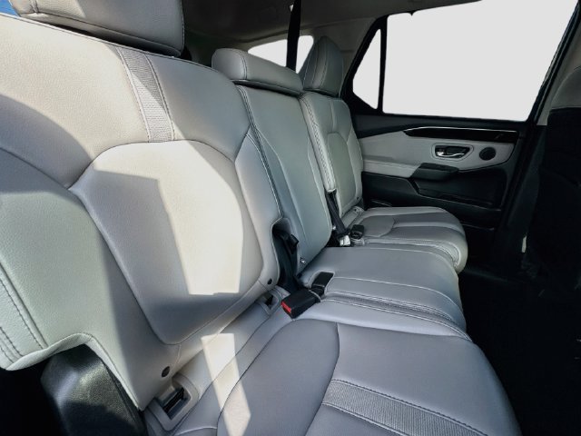 Certified 2025 Honda Pilot Touring image 34