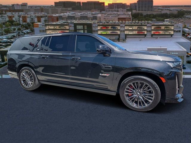 Used 2024 Cadillac Escalade ESV V image 1
