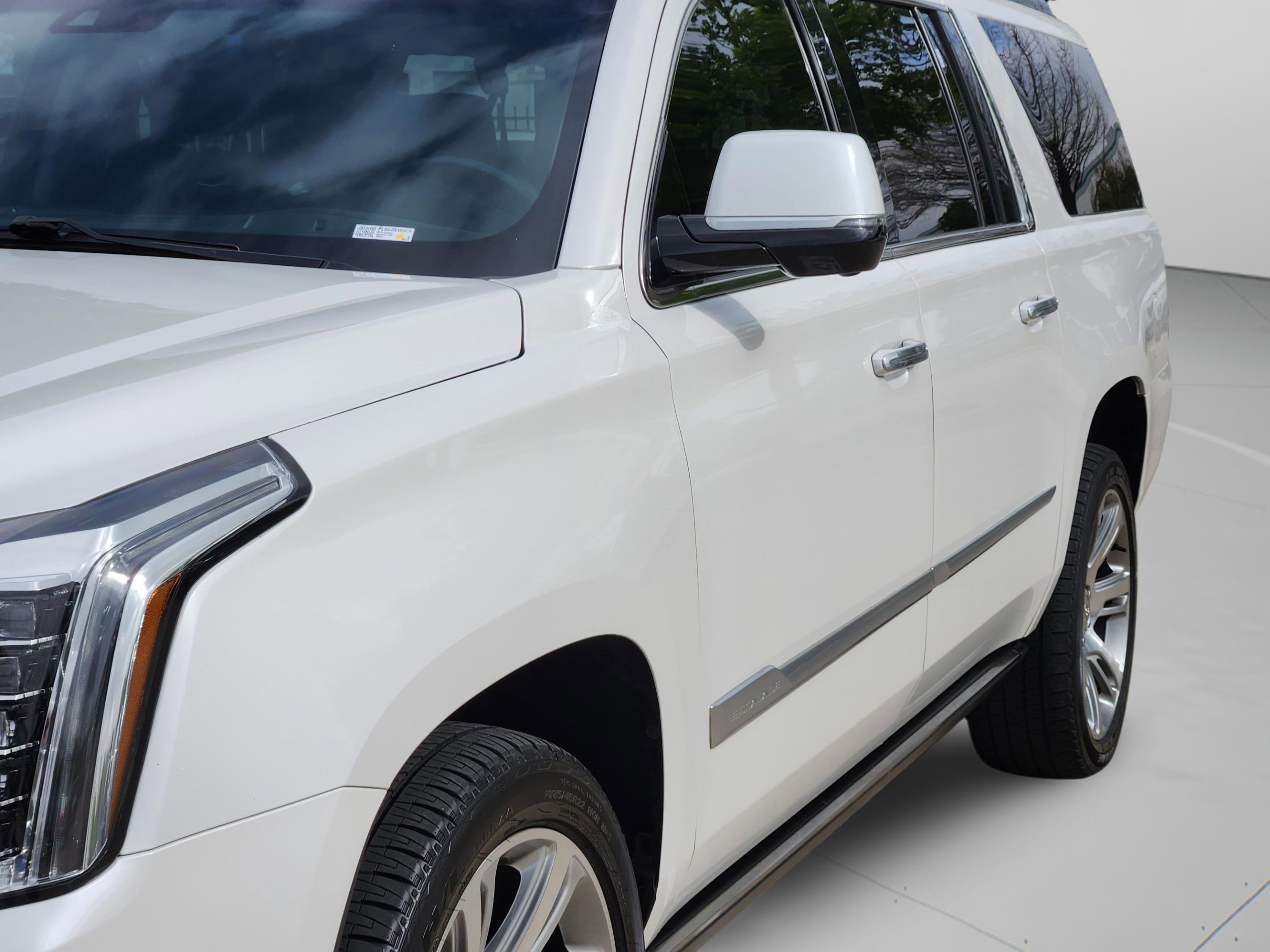 Used 2018 Cadillac Escalade ESV Premium Luxury AWD/4WD image 32