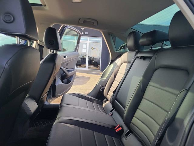 Used 2023 Volkswagen Jetta SE w/ Panoramic Sunroof Package image 22