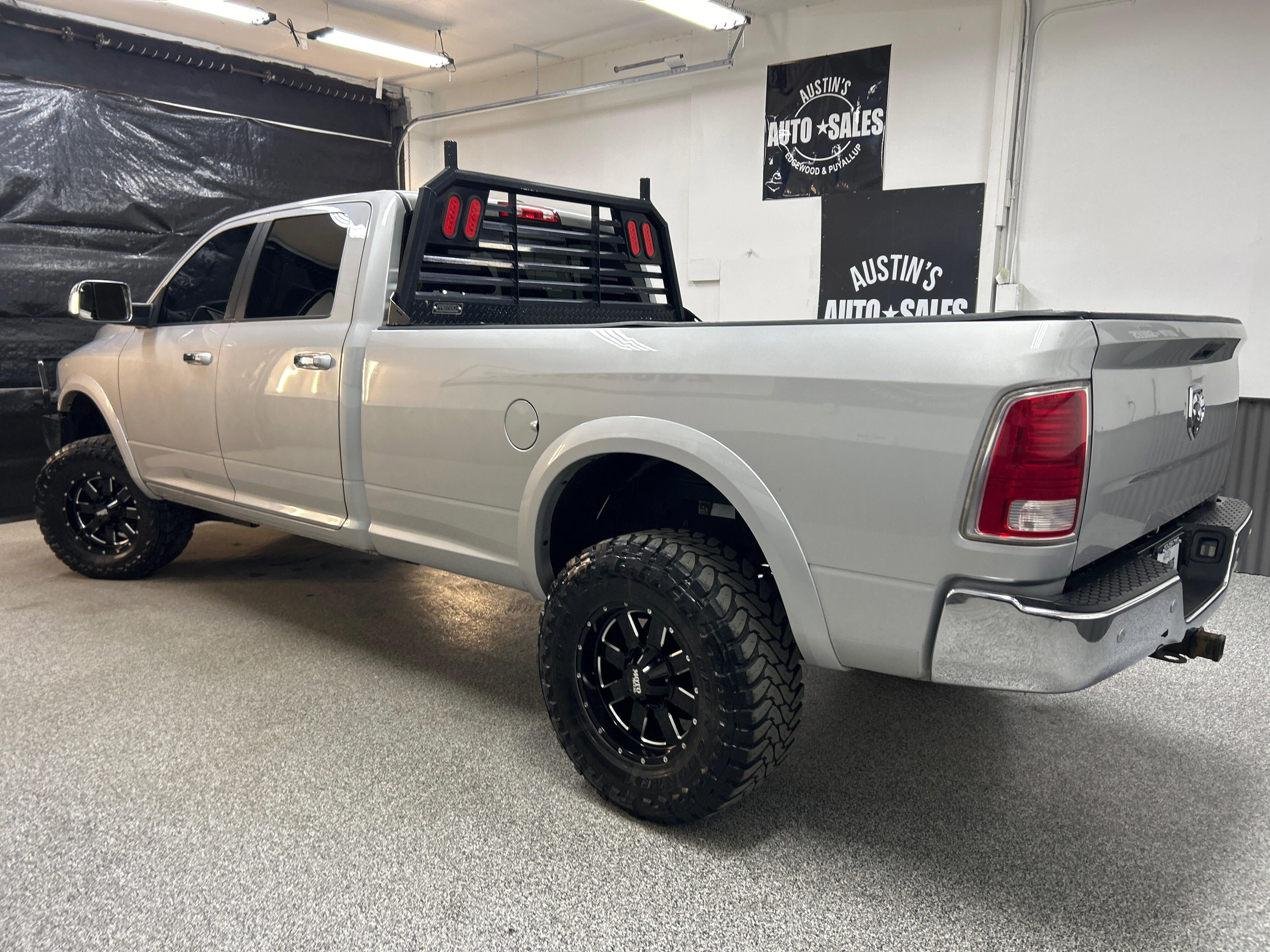 Used 2016 RAM 3500 Laramie w/ Convenience Group AWD/4WD image 4