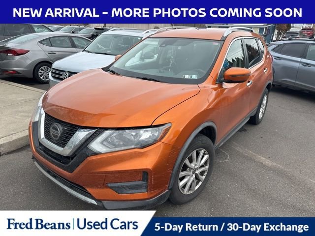Used 2019 Nissan Rogue SV image 2