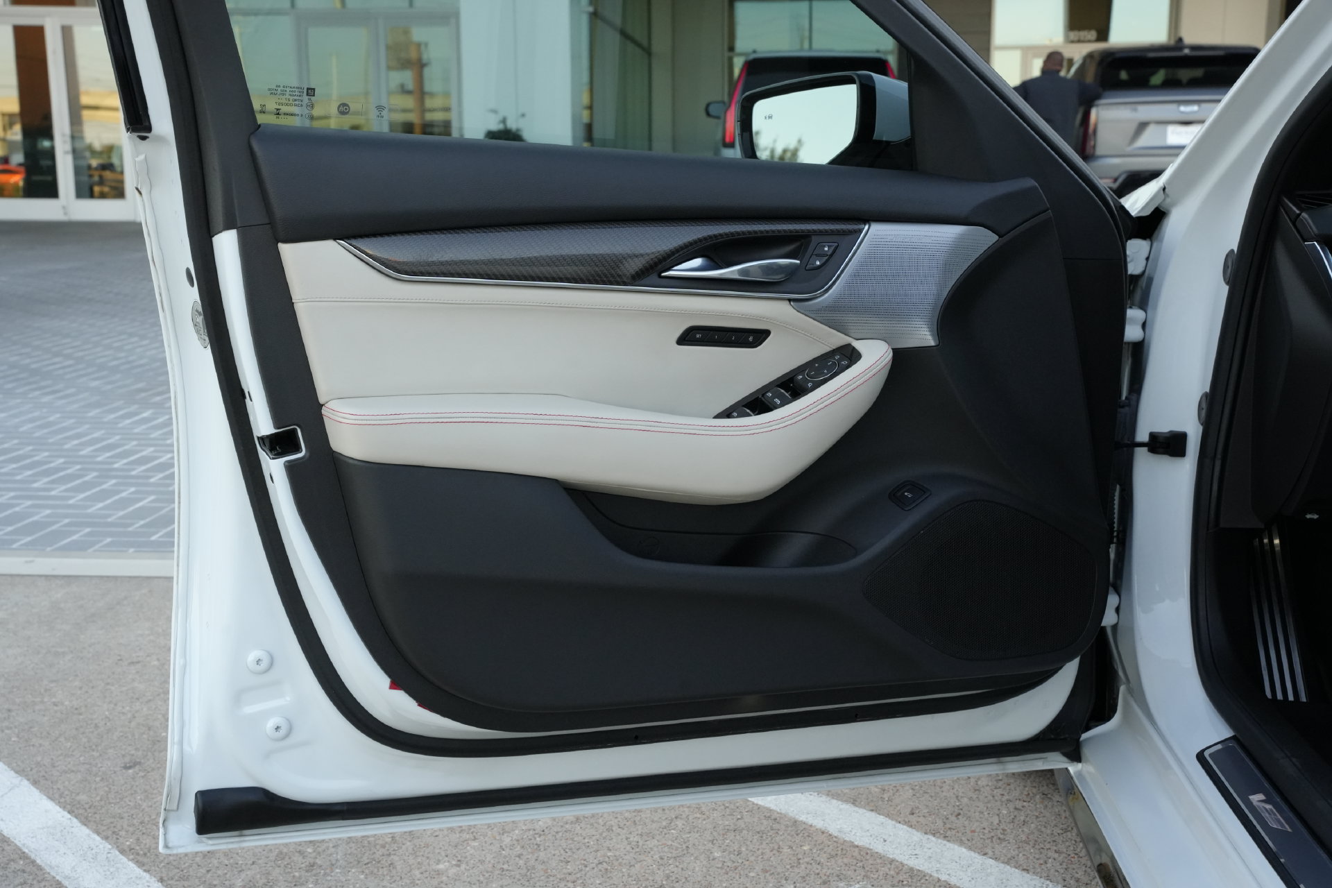 Certified 2025 Cadillac XT4 Sport FWD image 15