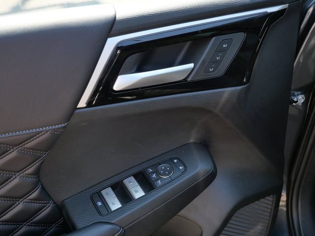 Used 2025 Mitsubishi Outlander SEL AWD/4WD image 16