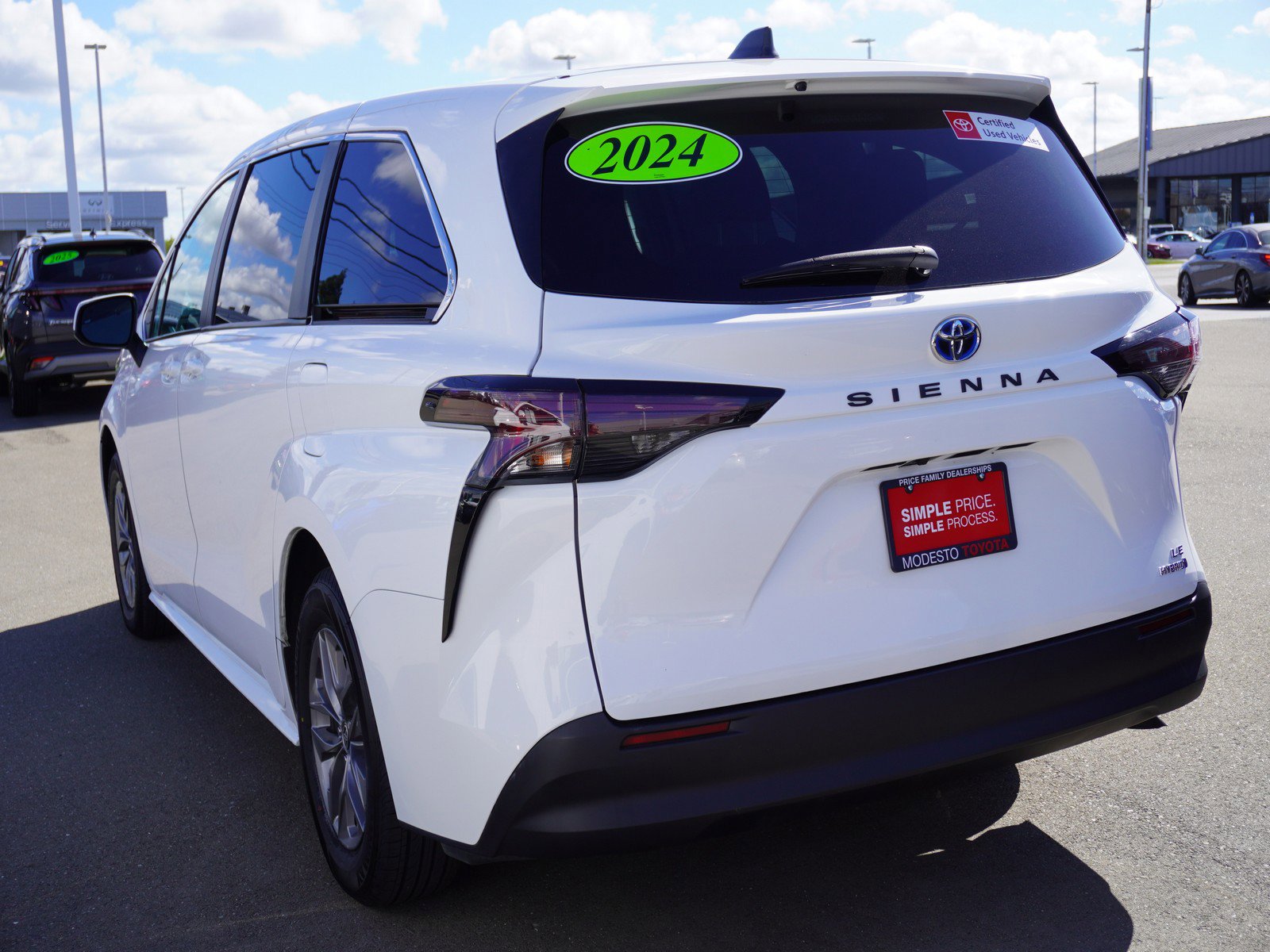 Used 2024 Toyota Sienna LE image 8