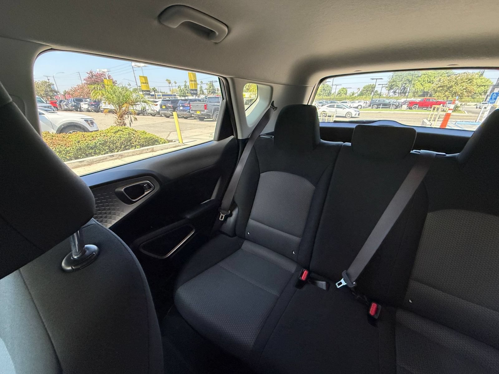 Used 2025 Kia Soul LX w/ LX Technology Package FWD image 36