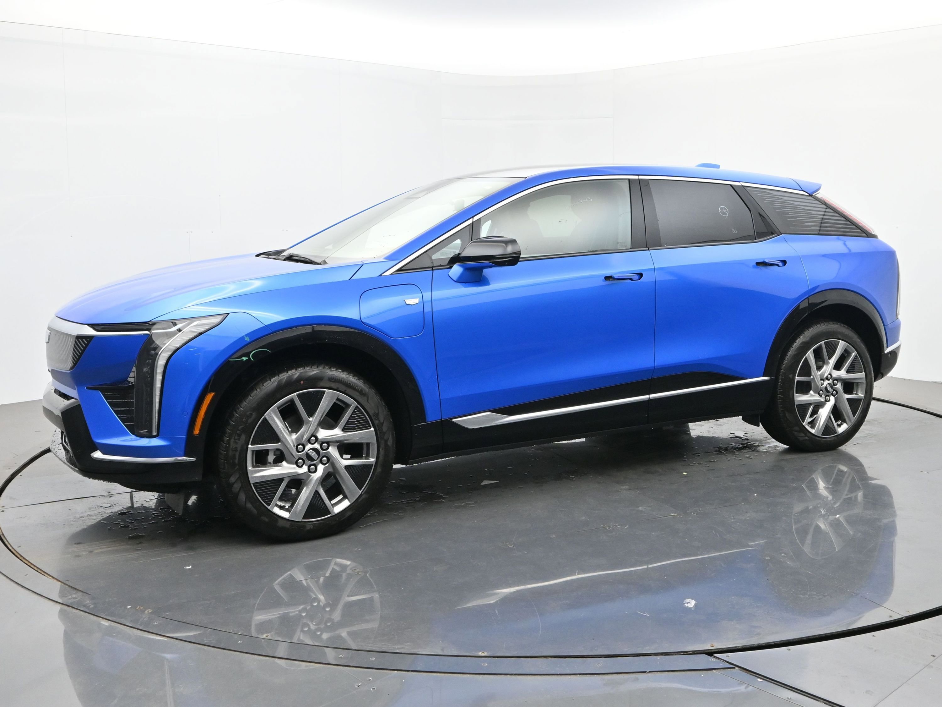 New 2026 Cadillac Optiq Luxury 2 AWD/4WD image 2