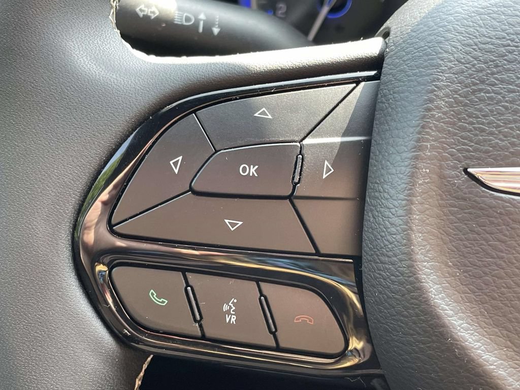 Used 2023 Chrysler Pacifica Touring-L w/ S Appearance Package FWD image 22
