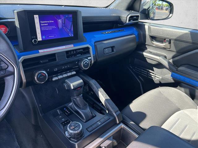 Certified 2025 Toyota Tacoma TRD Off-Road AWD/4WD image 17