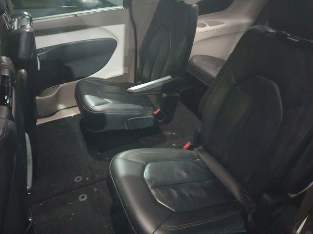 Used 2018 Chrysler Pacifica Touring-L Plus w/ Advanced Safetytec Group image 6