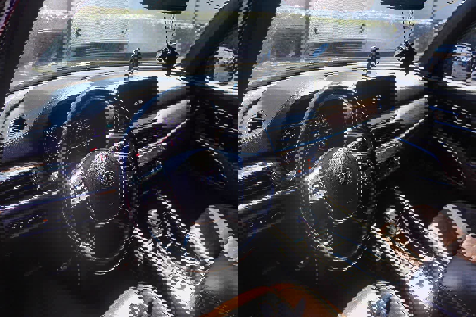 Used 2020 Kia Telluride SX w/ SX Prestige Package image 23