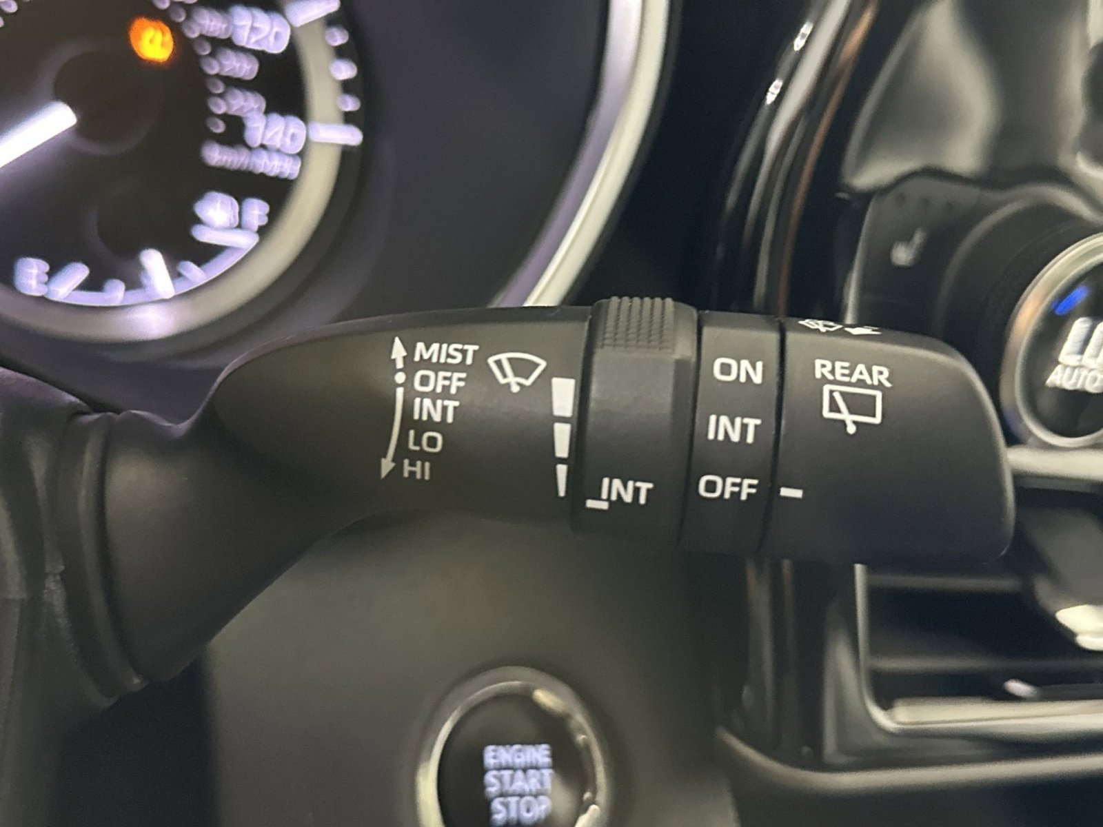 Used 2023 Toyota Highlander XLE image 28
