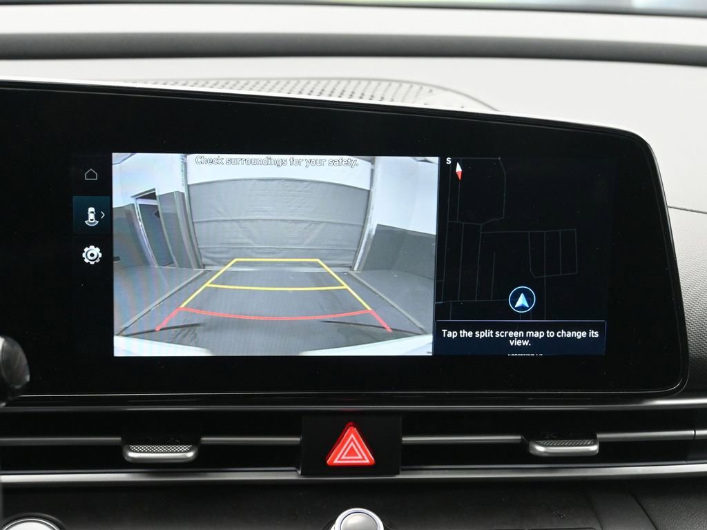 Certified 2025 Hyundai Elantra Limited FWD image 17