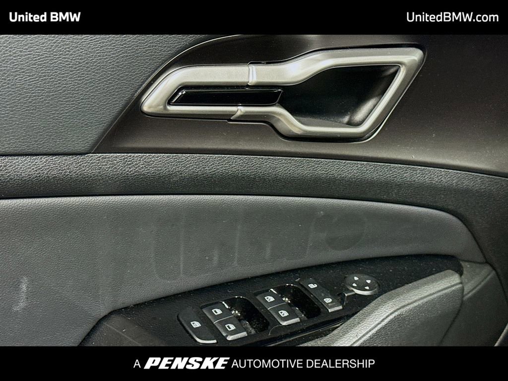 Used 2023 Kia Sportage EX image 3