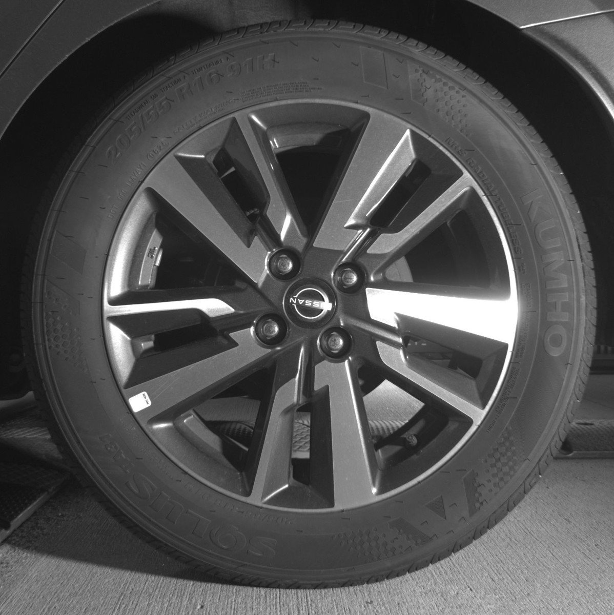 Used 2025 Nissan Versa SV image 14