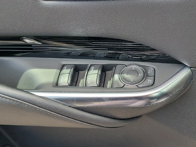 Used 2024 Cadillac XT4 Luxury w/ Cold Weather Package FWD image 16
