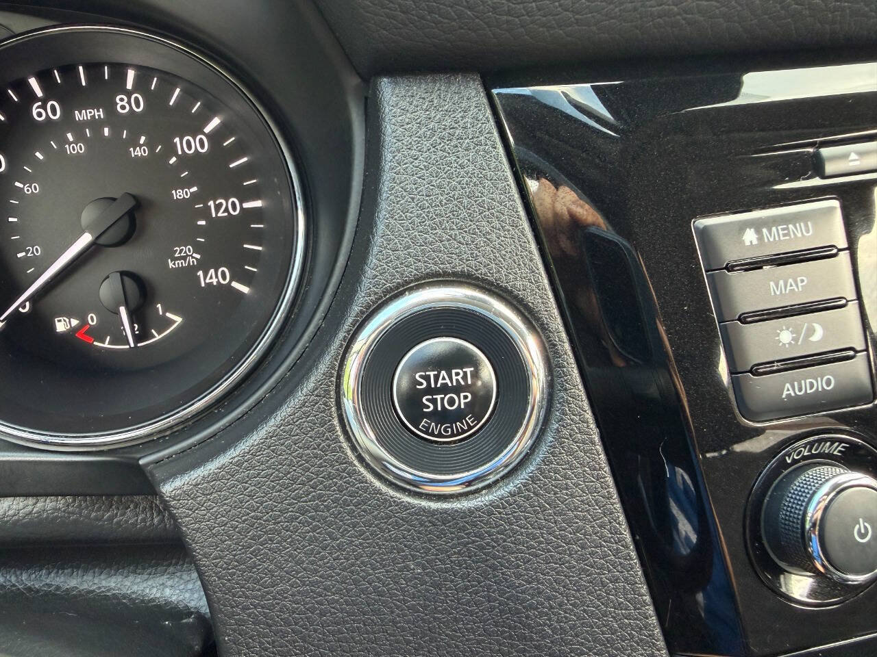 Used 2019 Nissan Rogue Sport SV w/ Technology Package AWD/4WD image 17