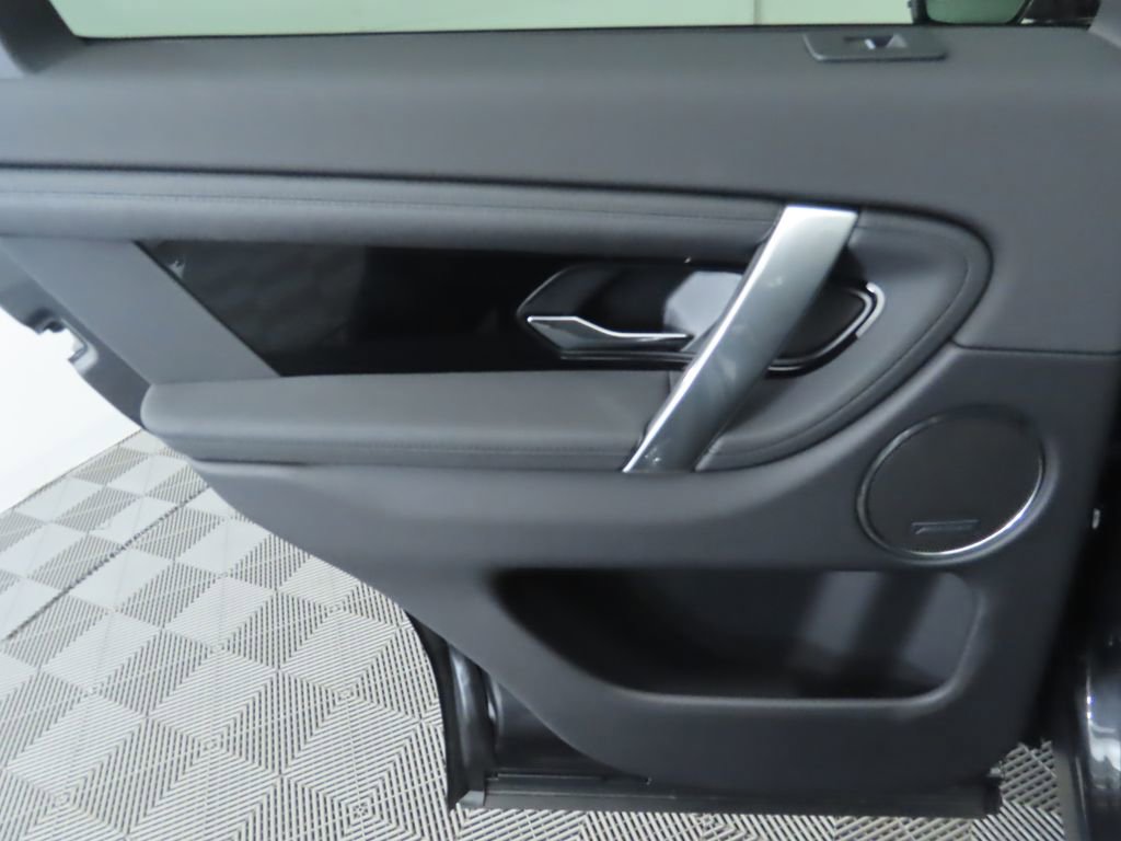 Used 2025 Land Rover Discovery Sport S image 27