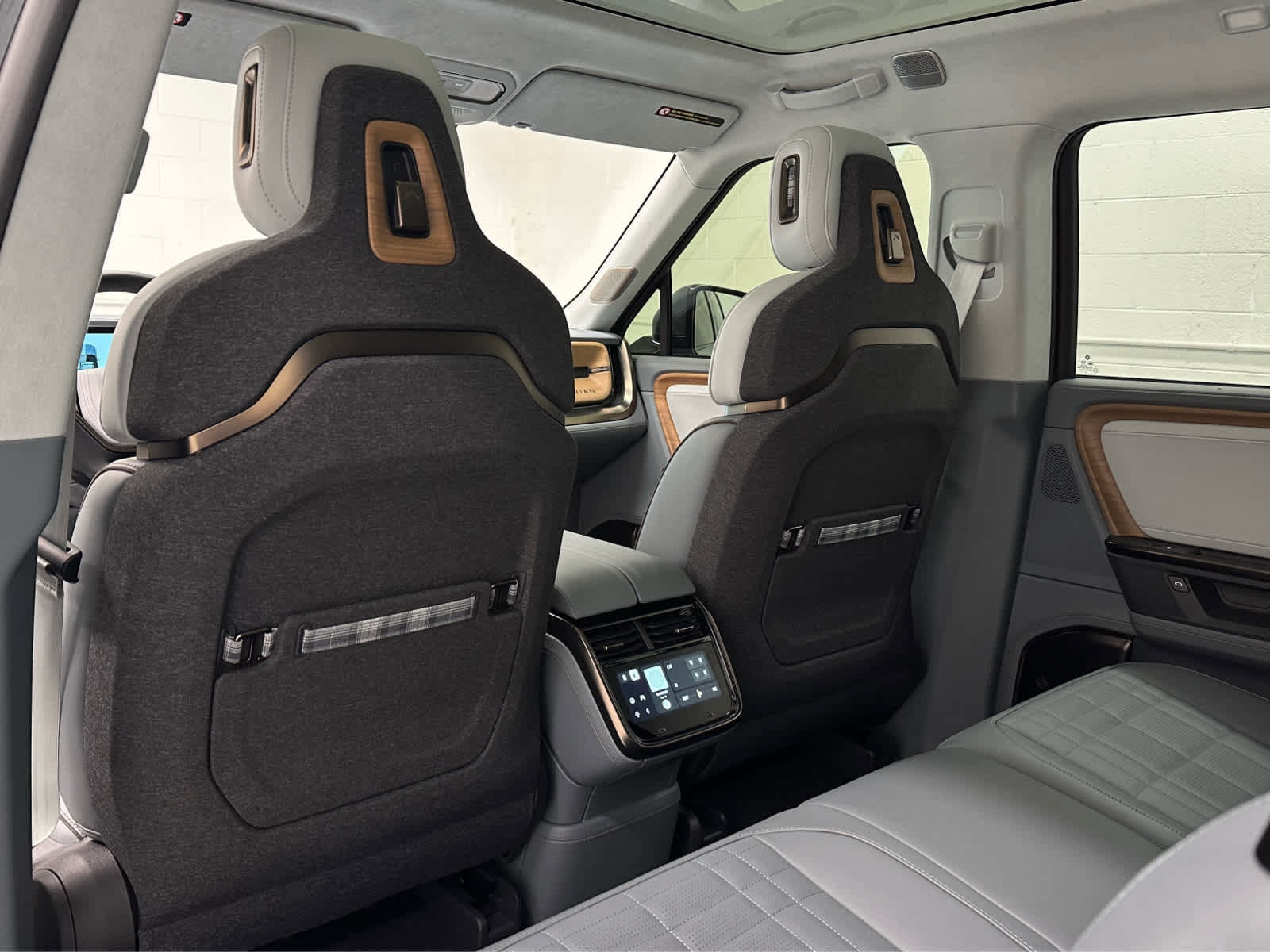 Used 2026 Rivian R1S Premium image 14