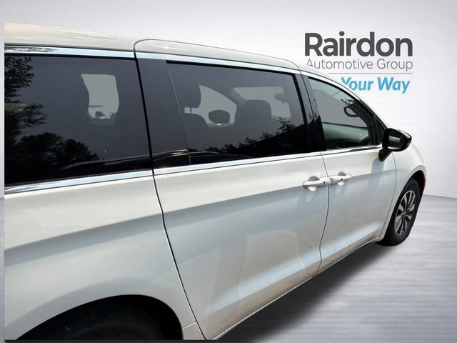 Used 2024 Chrysler Pacifica Limited FWD image 8