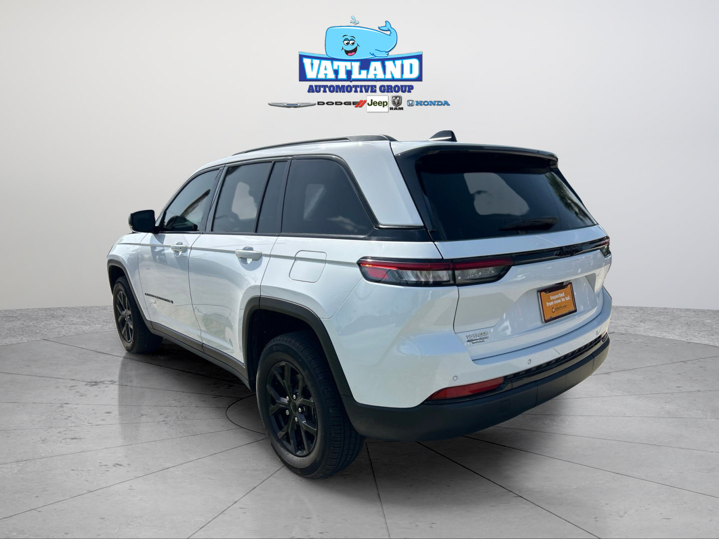 Certified 2024 Jeep Grand Cherokee Altitude RWD image 3