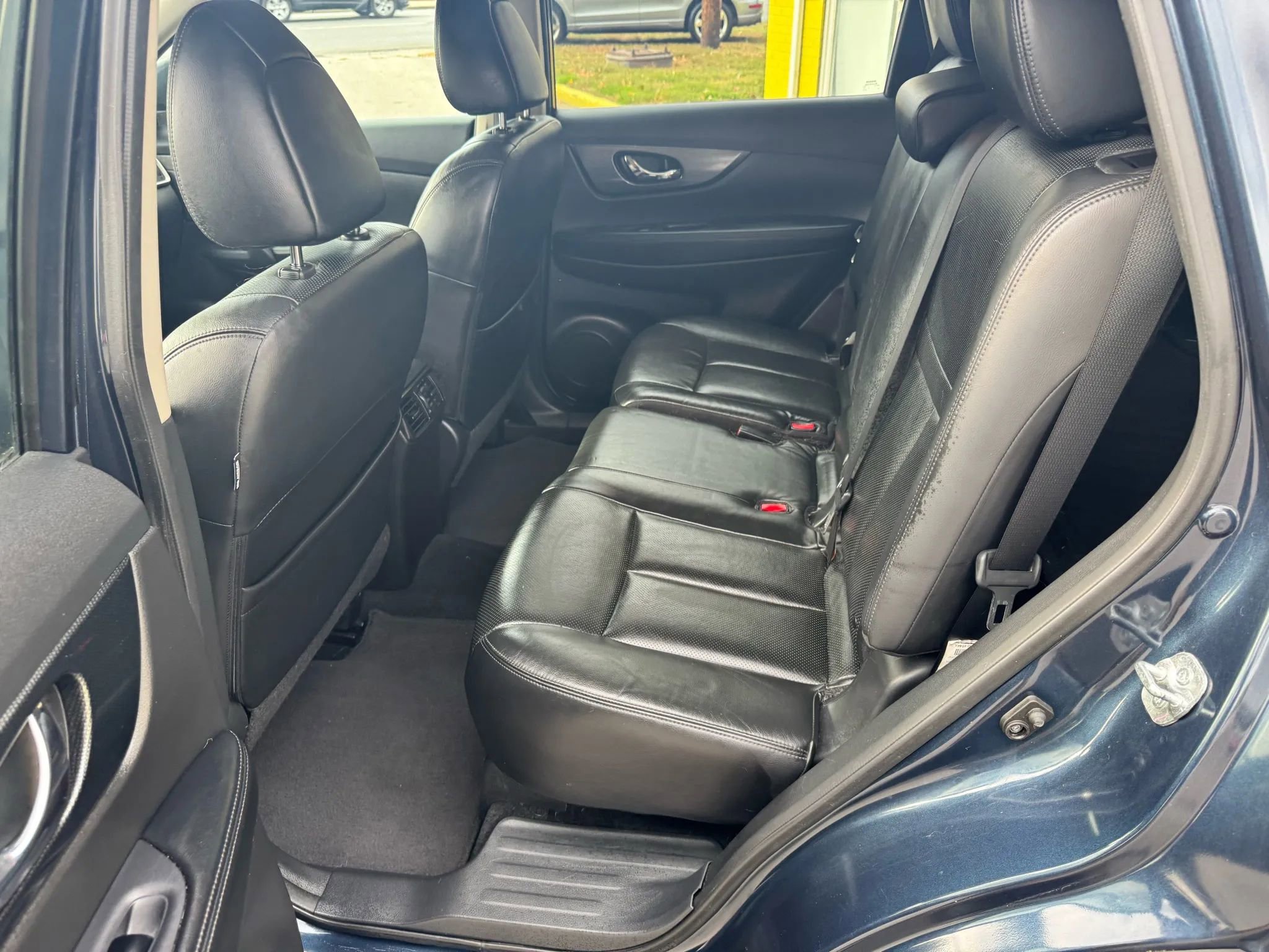 Used 2015 Nissan Rogue SL w/ SL Premium Package image 19