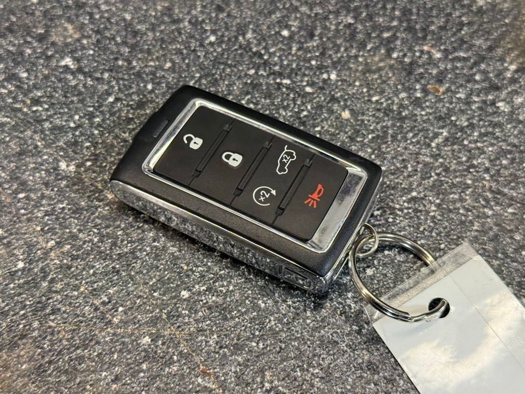 Used 2023 Jeep Grand Cherokee L Limited w/ Black Appearance Package image 35