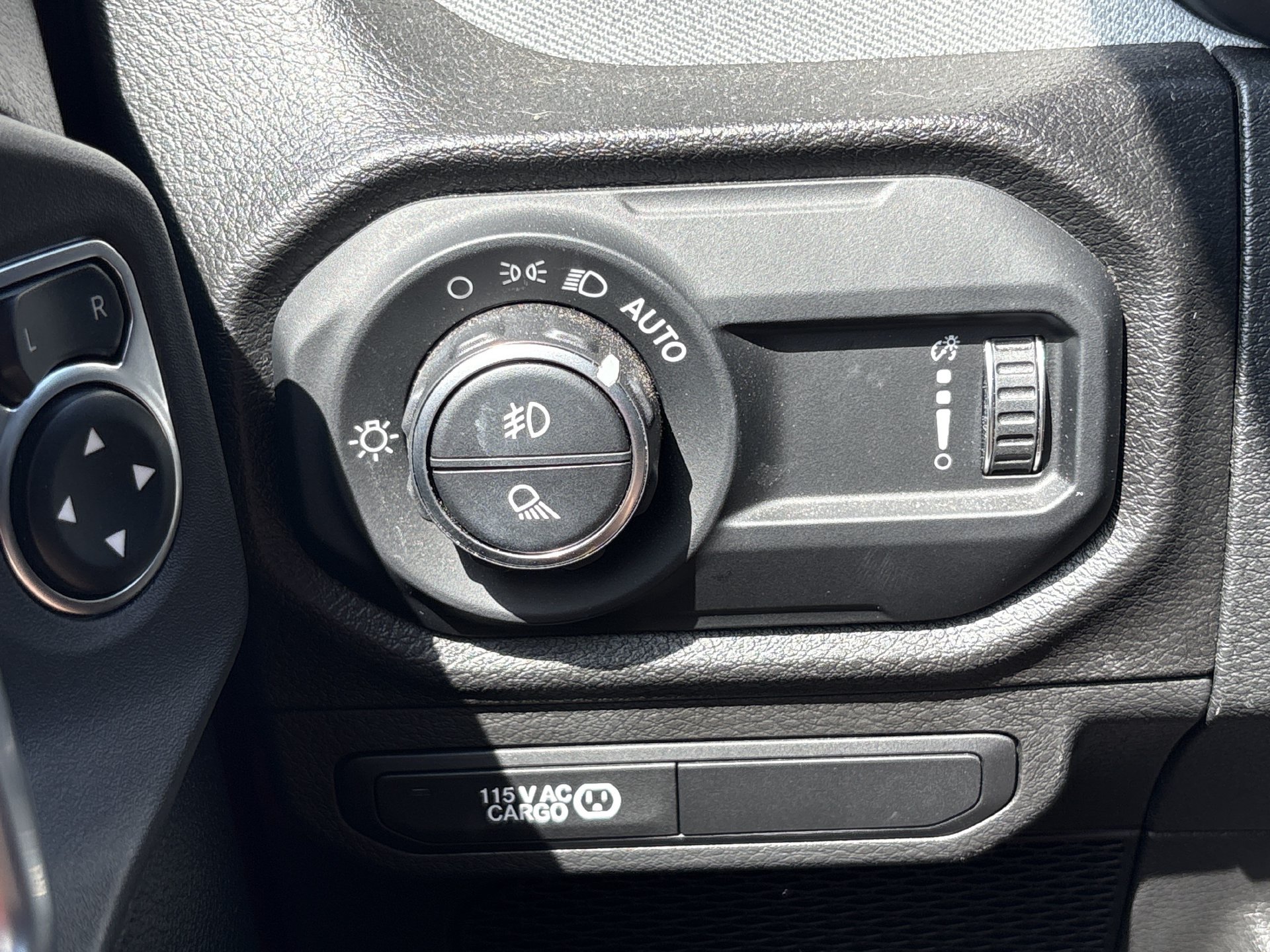 Used 2024 Jeep Gladiator Sport AWD/4WD image 12