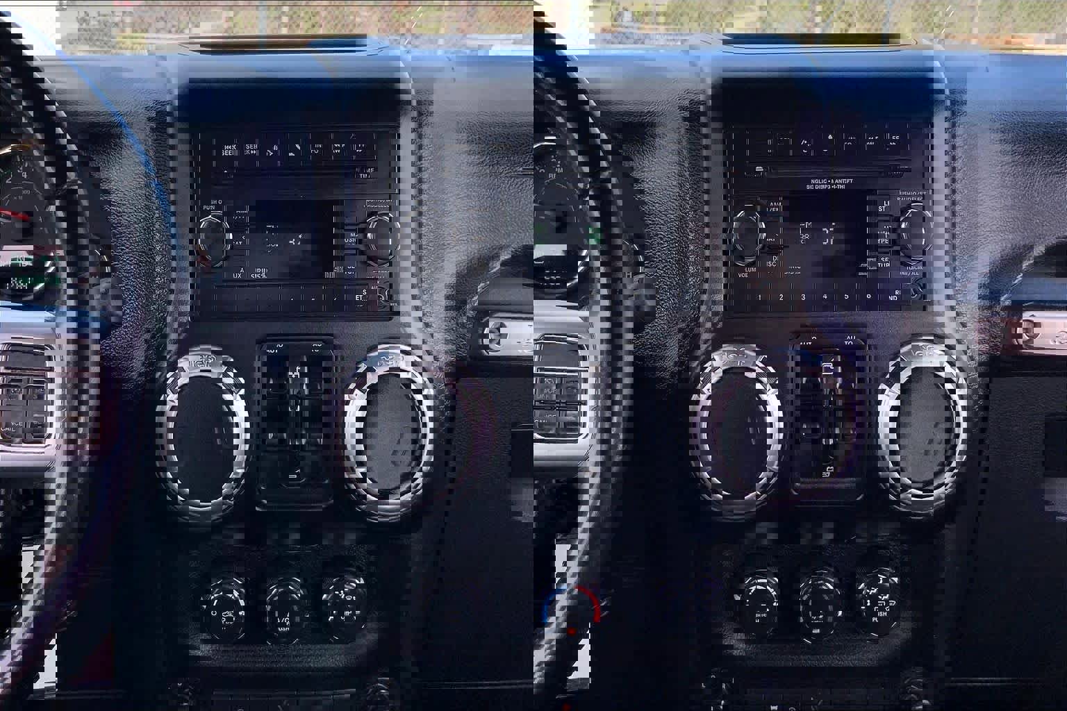 Used 2012 Jeep Wrangler Freedom Edition image 7