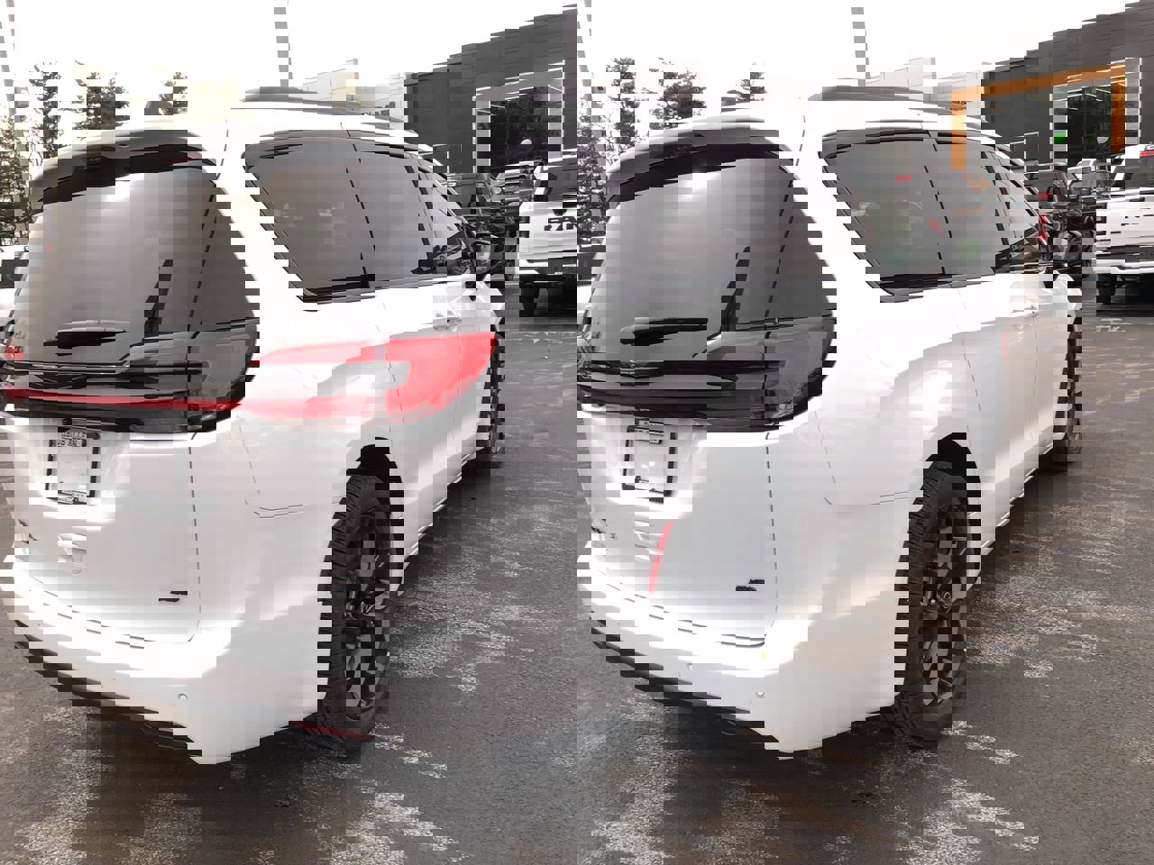 New 2026 Chrysler Pacifica Select image 13