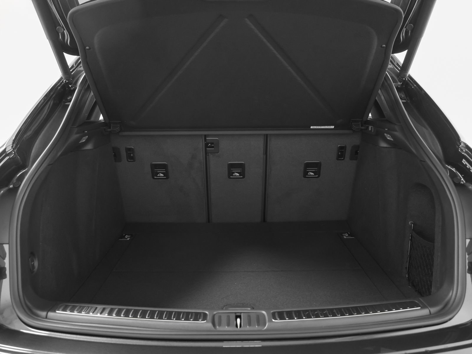 New 2026 Porsche Macan AWD/4WD image 18