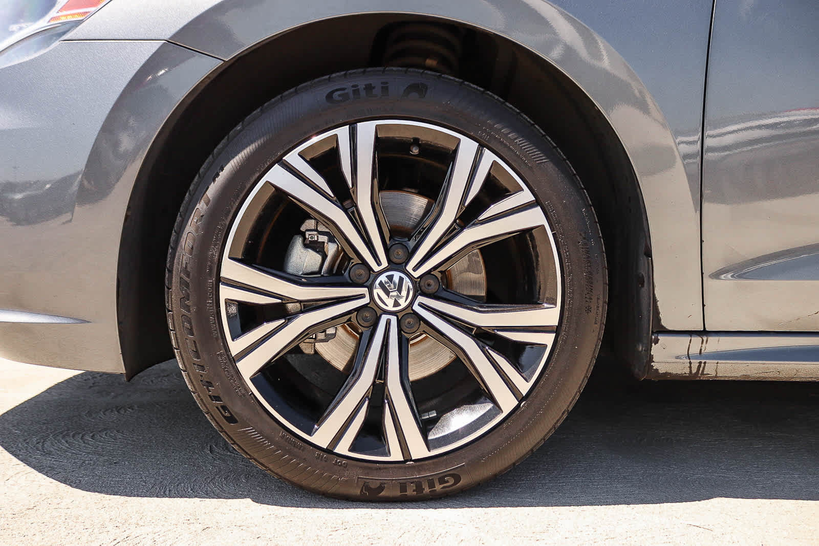 Certified 2022 Volkswagen Passat 2.0T SE FWD image 11