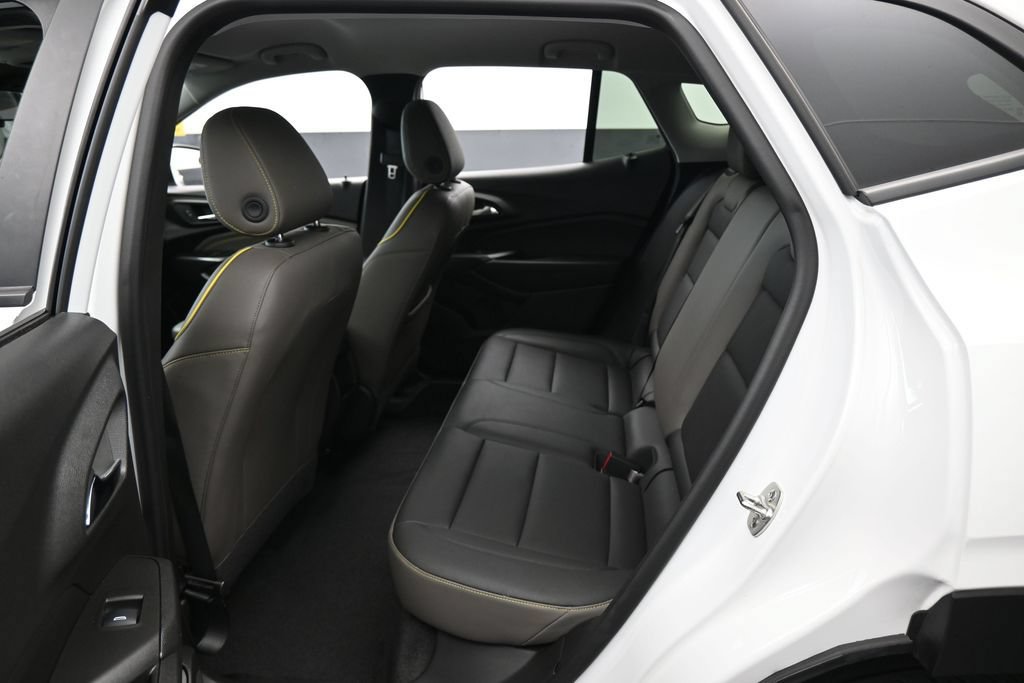 Used 2025 Chevrolet Trax ACTIV FWD image 29