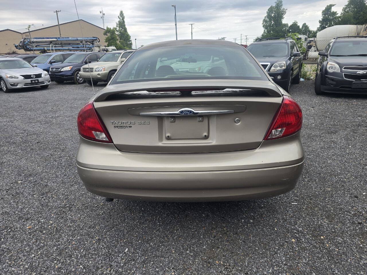 Used 2003 Ford Taurus SES FWD image 11