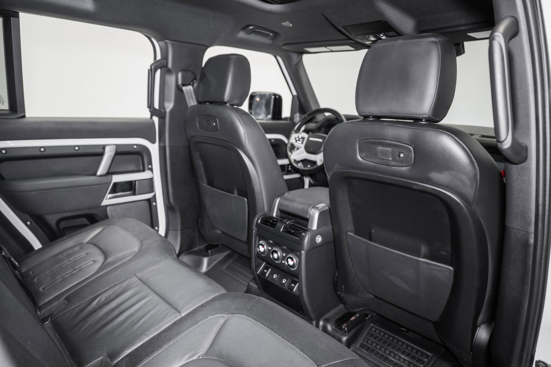 Used 2022 Land Rover Defender 110 X-Dynamic SE image 28