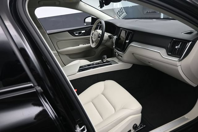 Used 2025 Volvo V60 B5 Cross Country Plus AWD/4WD image 29