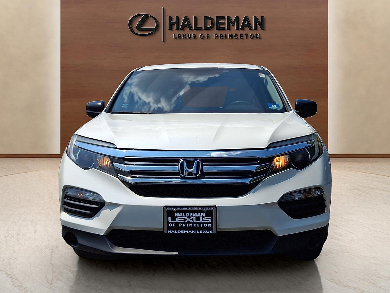 Used 2017 Honda Pilot LX image 2