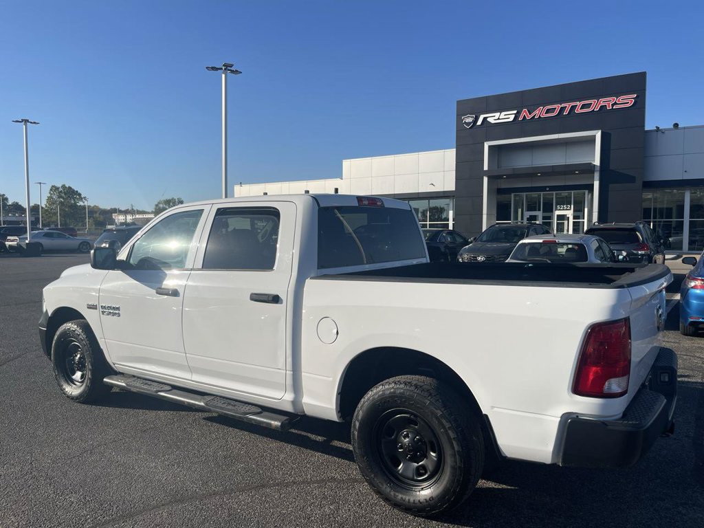 Used 2018 RAM 1500 4x4 Crew Cab image 3