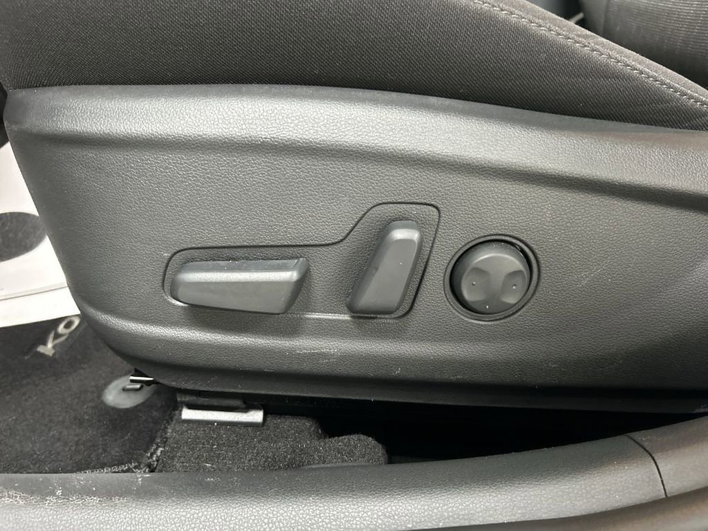 Used 2023 Hyundai Kona SEL AWD/4WD image 11