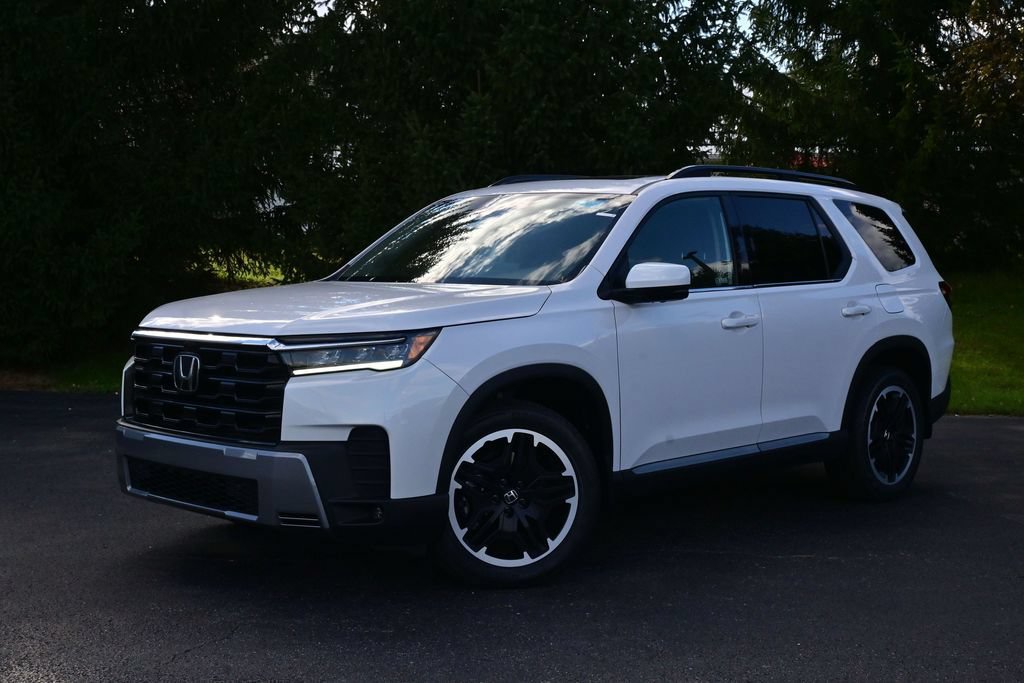 New 2026 Honda Pilot Touring image 2