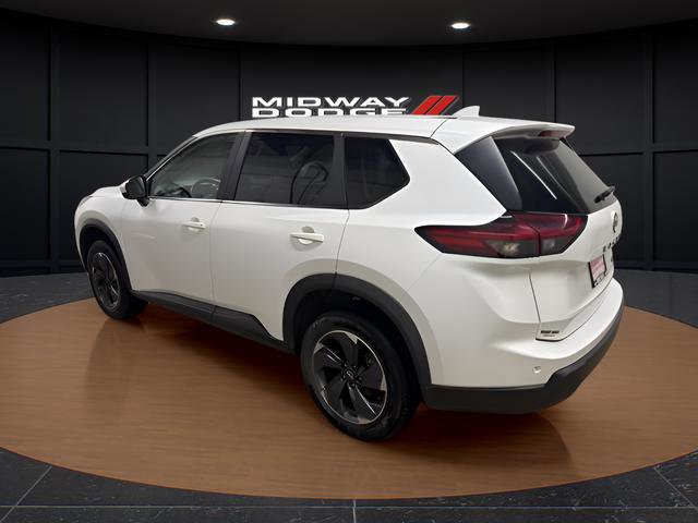 Used 2024 Nissan Rogue SV FWD image 3