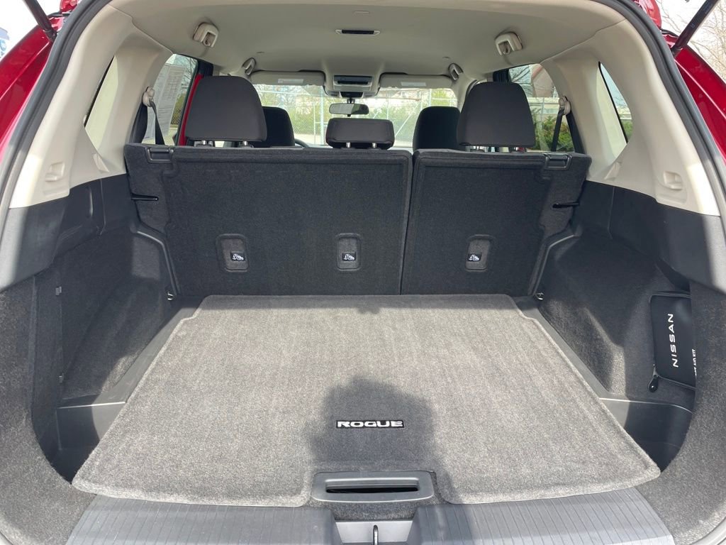 Used 2023 Nissan Rogue SV image 10