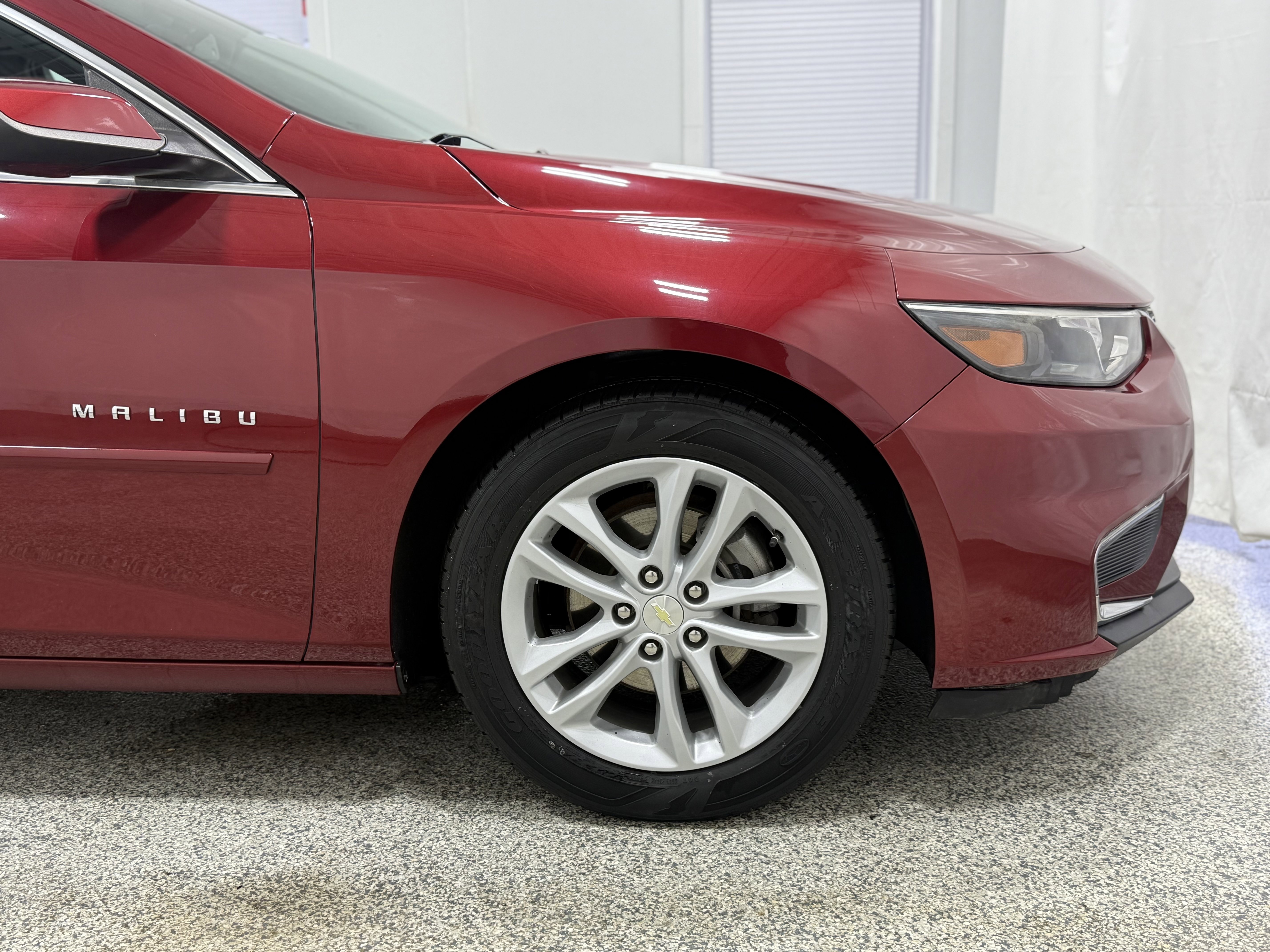 Used 2017 Chevrolet Malibu LT image 28