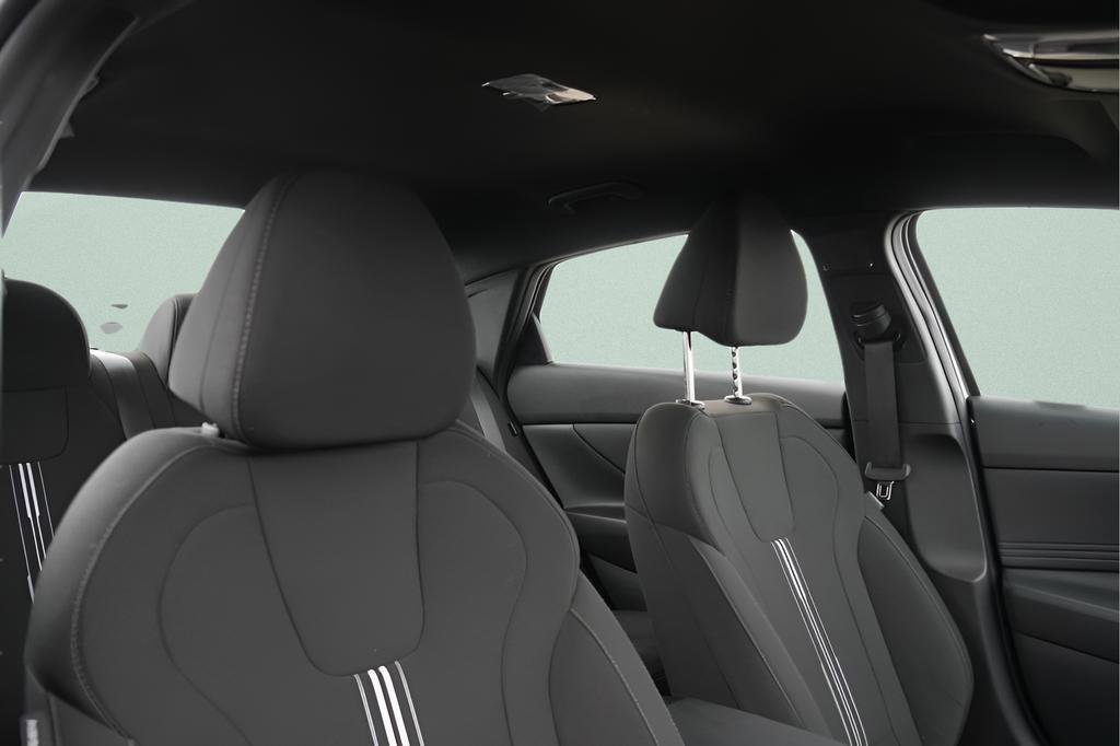 Certified 2025 Hyundai Elantra SEL FWD image 13