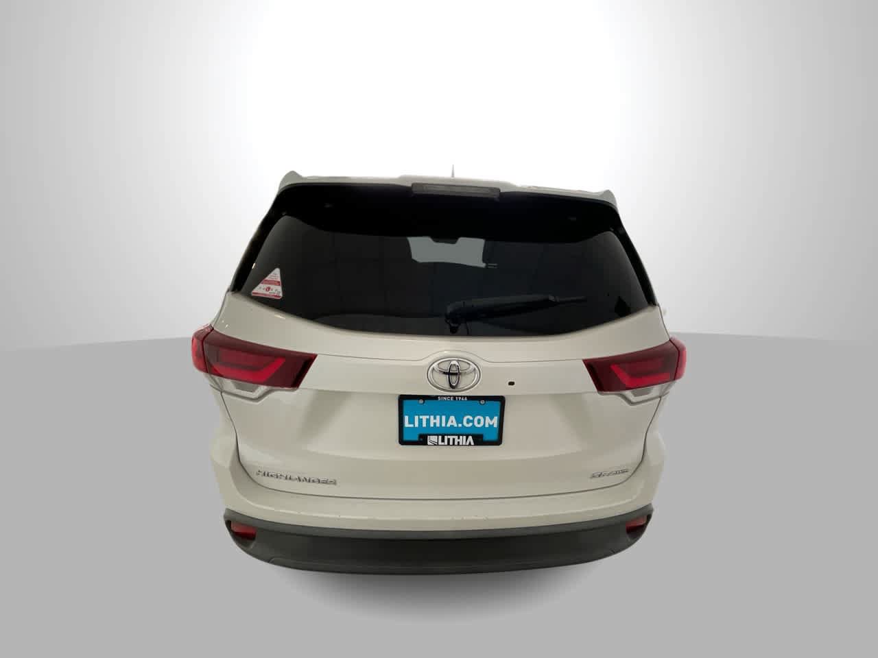 Used 2019 Toyota Highlander SE w/ Carpet Mat Package (TMS) AWD/4WD image 7