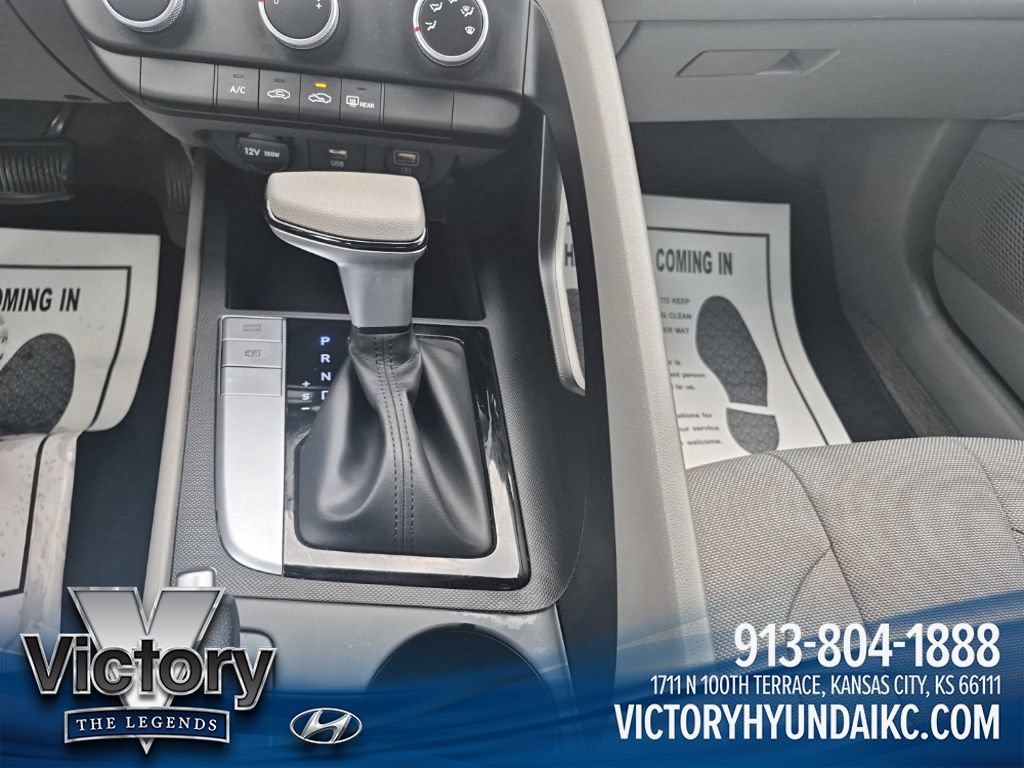 Used 2023 Hyundai Elantra SE FWD image 16