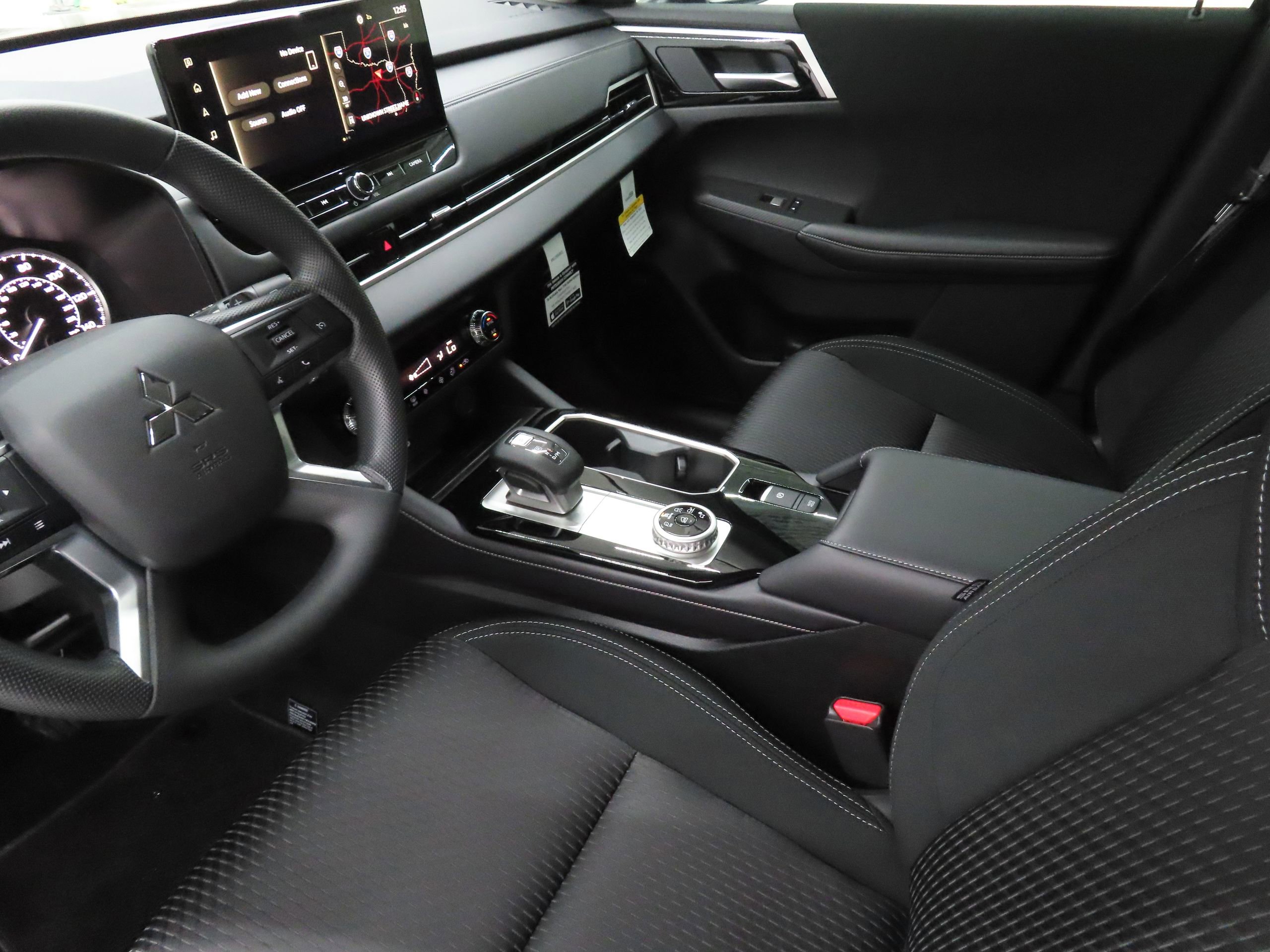 New 2026 Mitsubishi Outlander ES FWD image 21