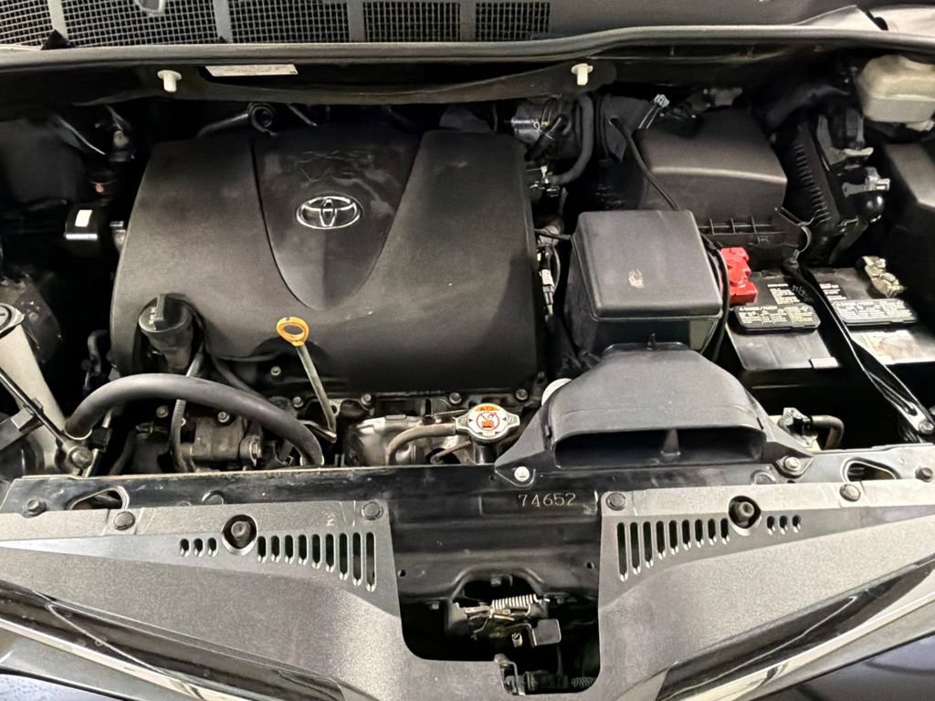 Used 2020 Toyota Sienna XLE Premium FWD image 39